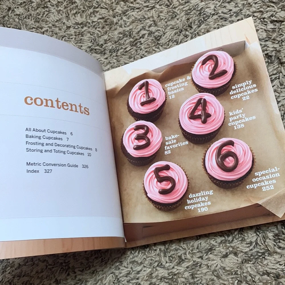 The Big Book of Cupcakes‎ Betty Crocker General Mills 2011 Paperback Recipe Book